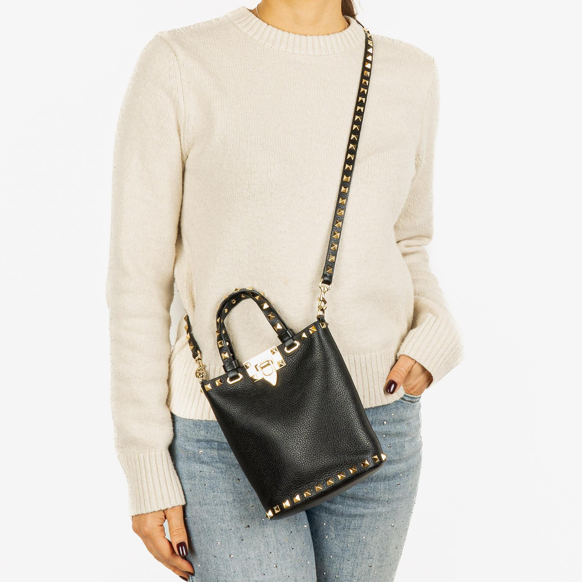 Valentino Garavani Rockstud Mini Tote Bag aus schwarzem Leder