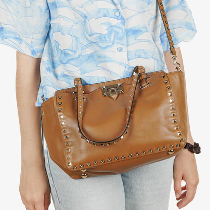 Valentino Garavani Kleine Rockstud Tote Bag aus braunem Kalbsleder