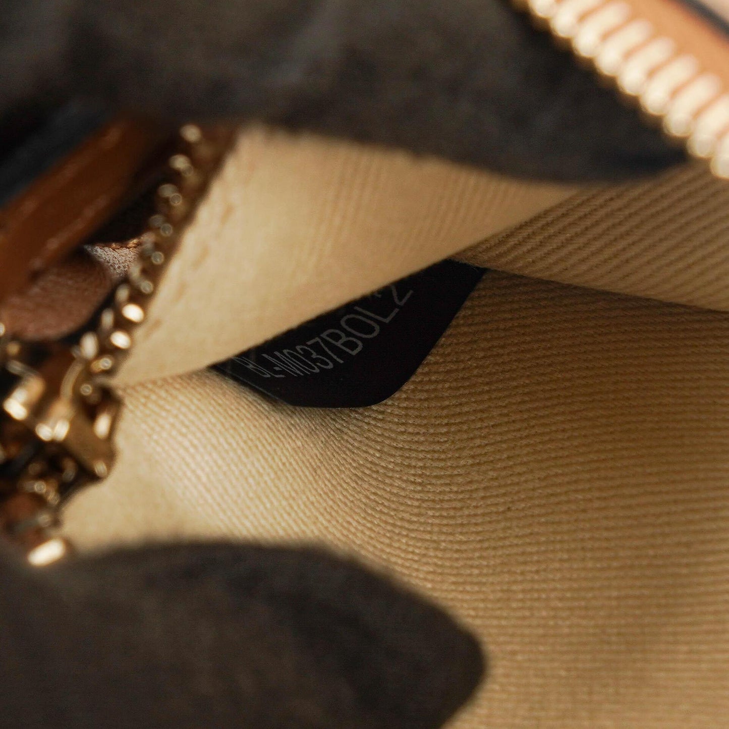 Valentino Garavani Kleine Rockstud Tote Bag aus braunem Kalbsleder