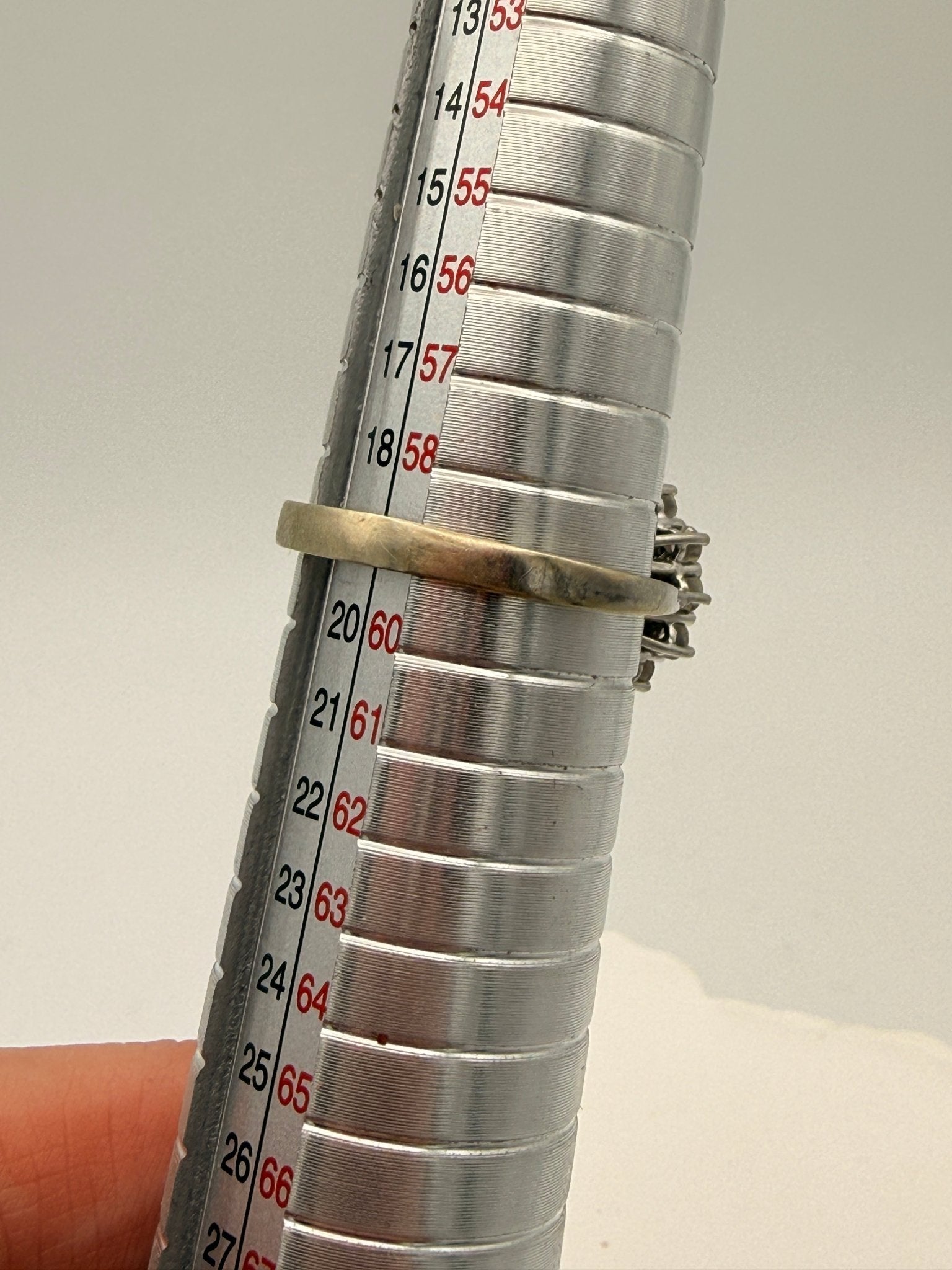 Vintage 14 Karat Gold Rubin Diamant Ring | Eleganter Halo Cluster Ring mit ovalem Rubin - Laminimas e.K