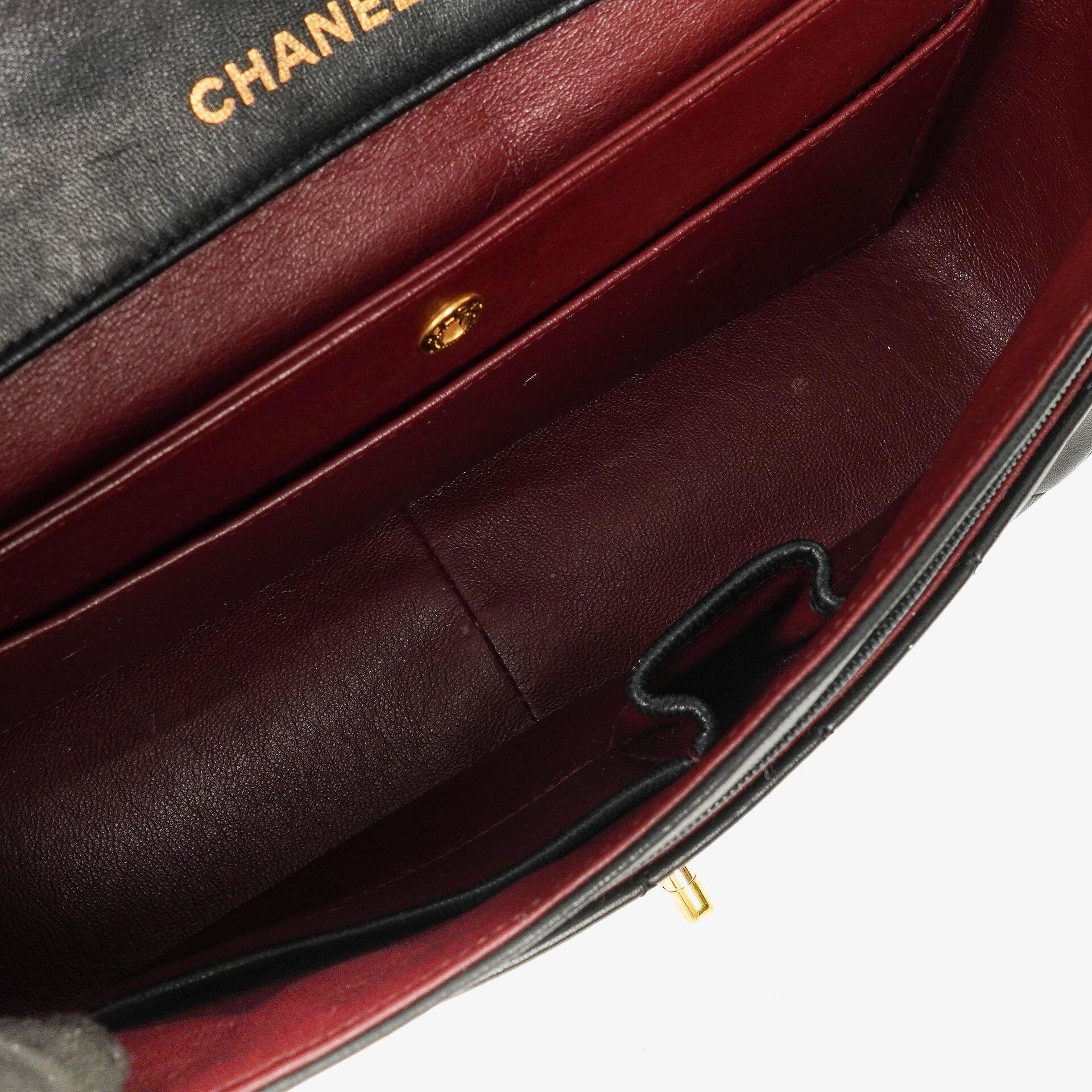 Vintage Chanel Classic Single Flap Tasche aus schwarzem gestepptem Lammleder mit 24K vergoldeten Beschlägen