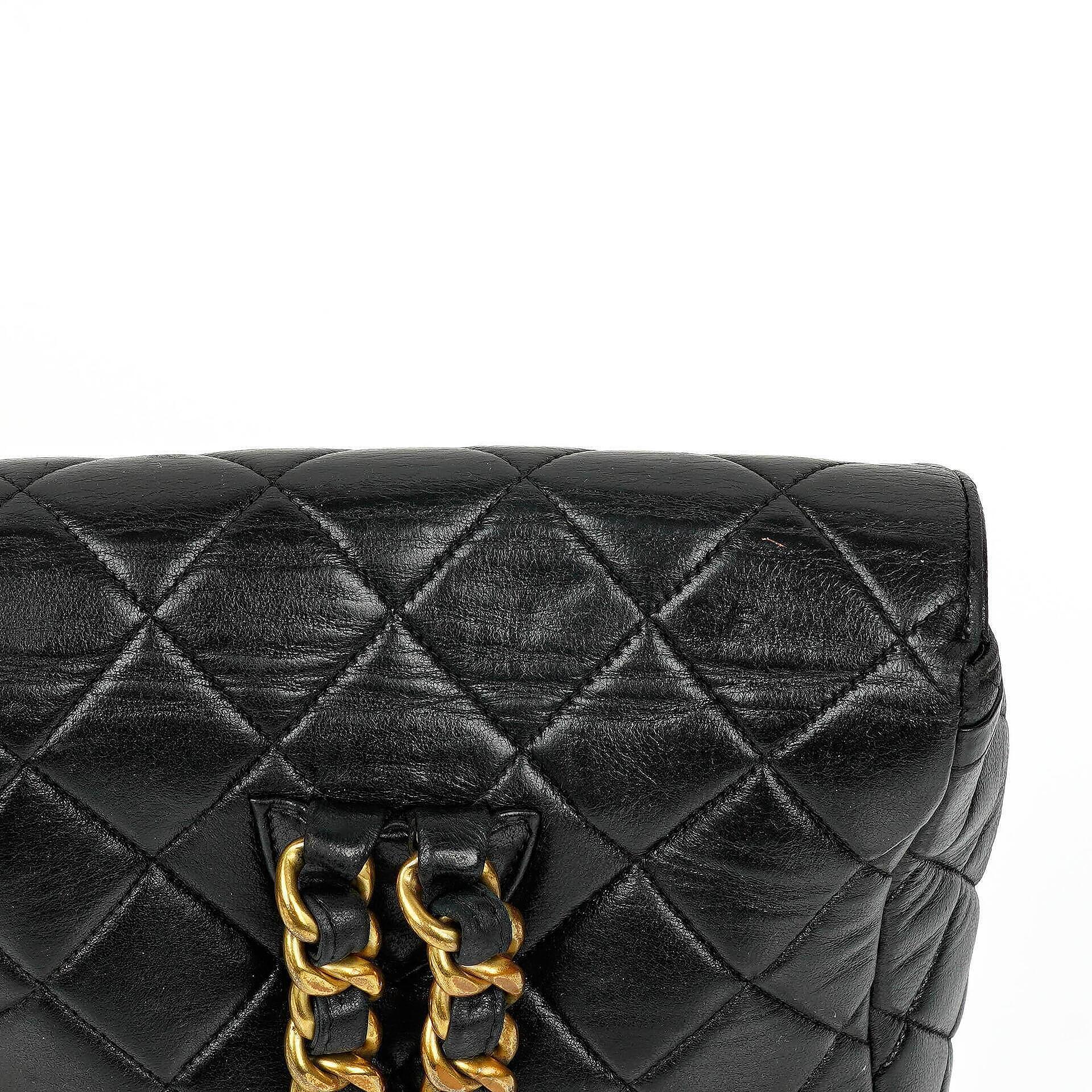 Vintage Chanel Kleine Duma CC Klassischer Schwarzer Gepolsterter Lammleder Rucksack mit 24K Vergoldeten Beschlägen