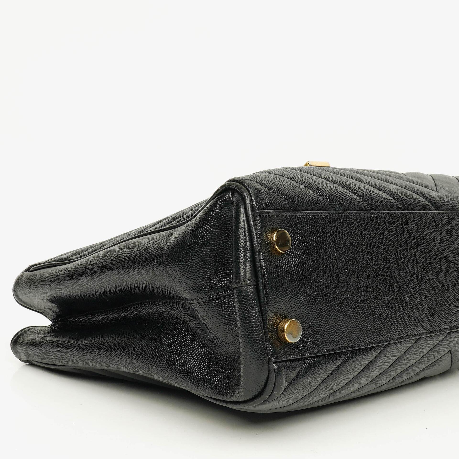 Yves Saint Laurent Classic Shopping Tote aus schwarzem Chevron-gestepptem Leder mit Monogramm