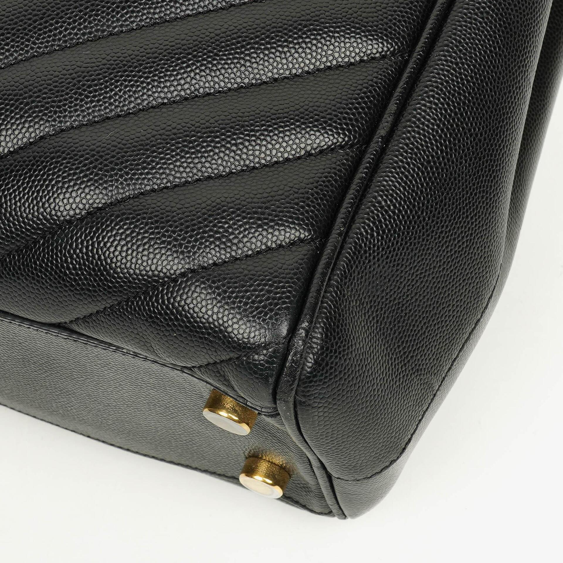 Yves Saint Laurent Classic Shopping Tote aus schwarzem Chevron-gestepptem Leder mit Monogramm