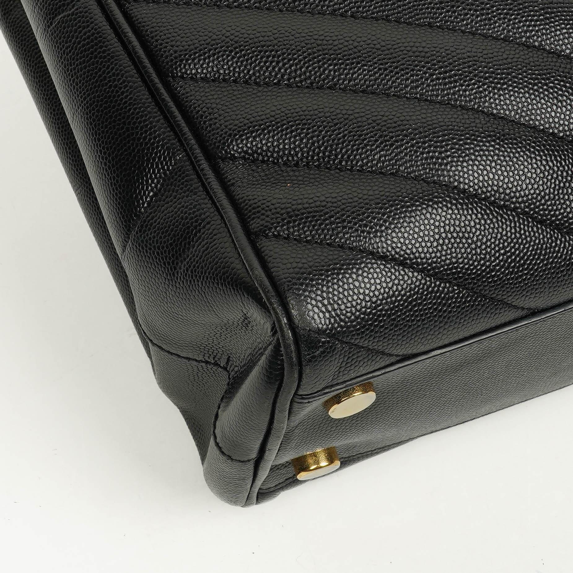Yves Saint Laurent Classic Shopping Tote aus schwarzem Chevron-gestepptem Leder mit Monogramm