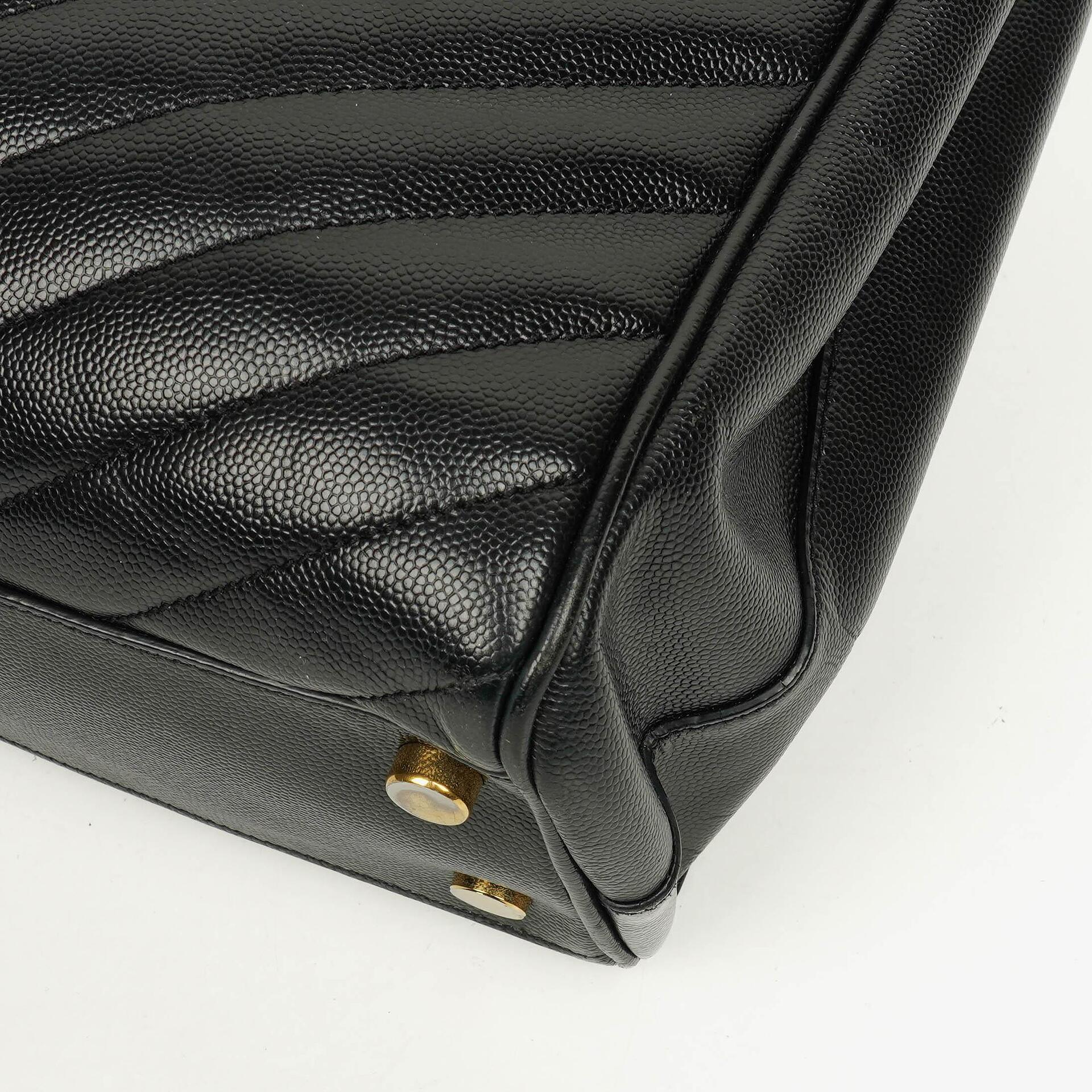 Yves Saint Laurent Classic Shopping Tote aus schwarzem Chevron-gestepptem Leder mit Monogramm