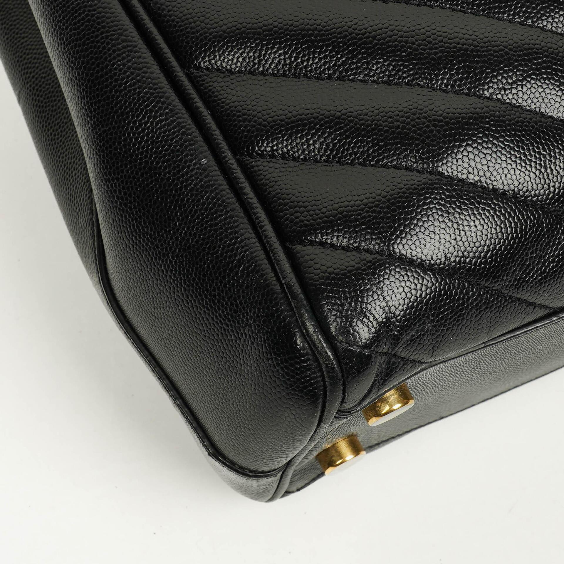 Yves Saint Laurent Classic Shopping Tote aus schwarzem Chevron-gestepptem Leder mit Monogramm