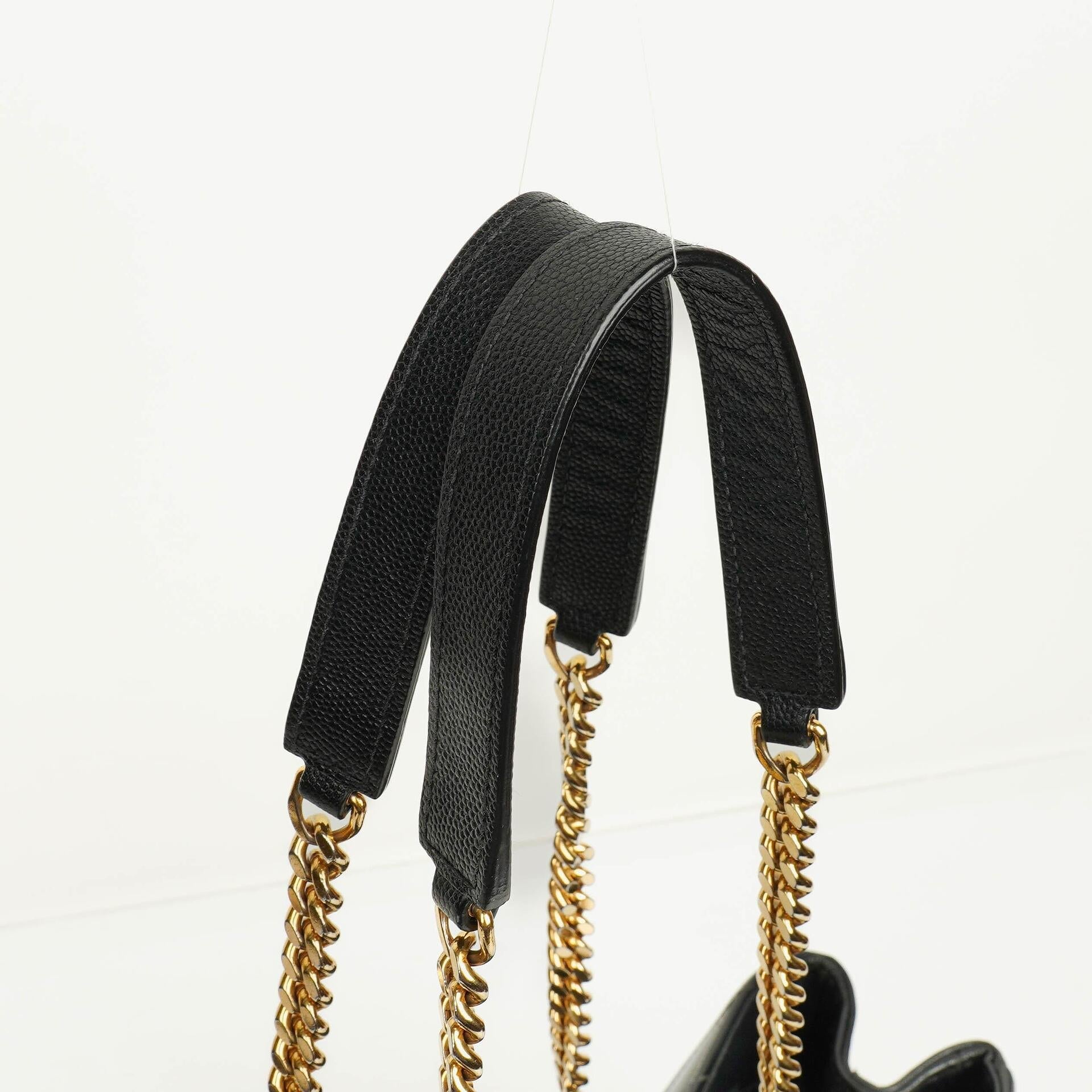 Yves Saint Laurent Classic Shopping Tote aus schwarzem Chevron-gestepptem Leder mit Monogramm