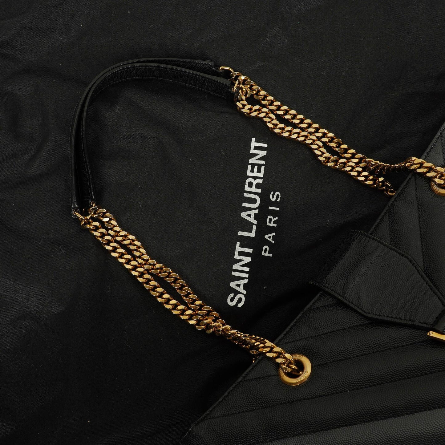 Yves Saint Laurent Classic Shopping Tote aus schwarzem Chevron-gestepptem Leder mit Monogramm