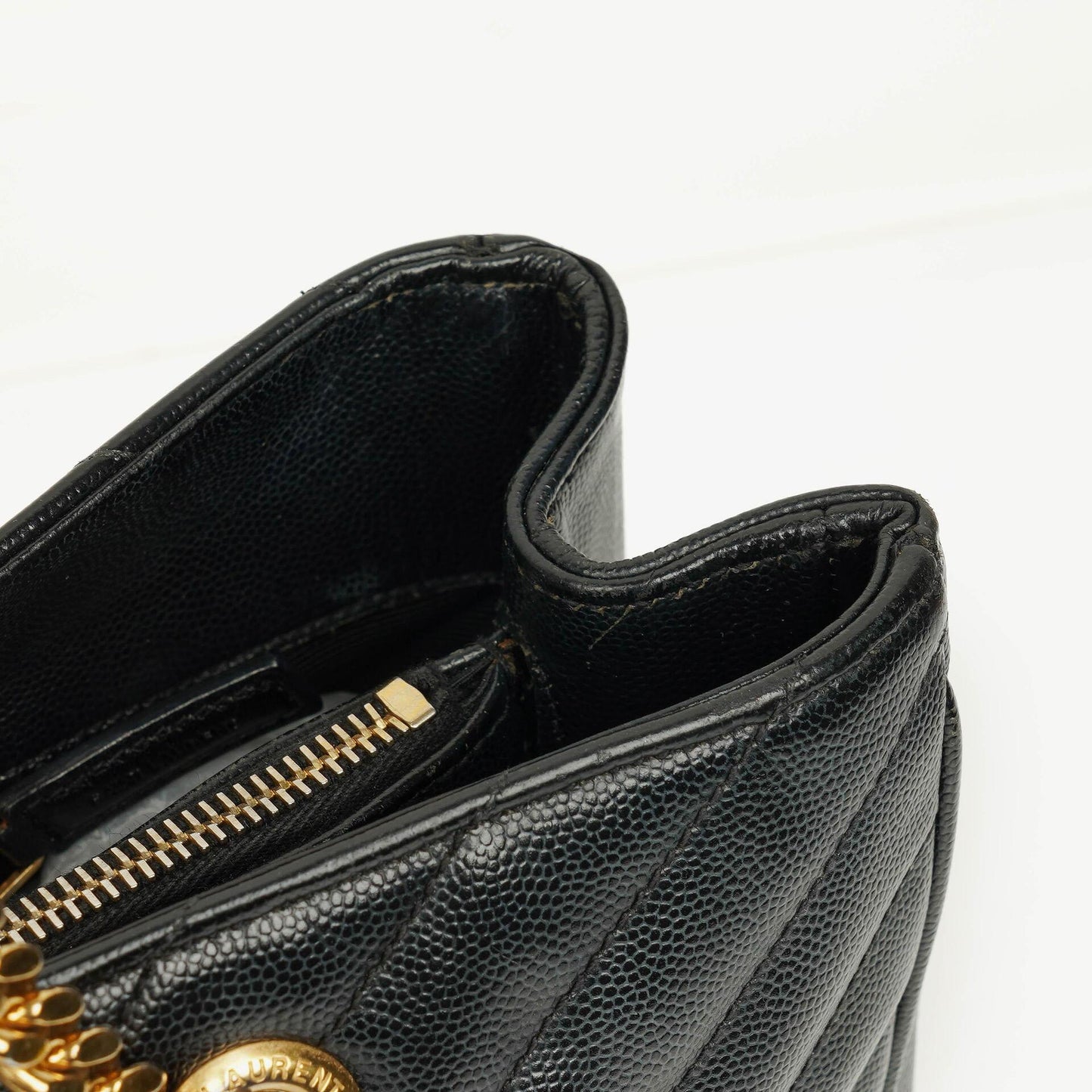 Yves Saint Laurent Classic Shopping Tote aus schwarzem Chevron-gestepptem Leder mit Monogramm