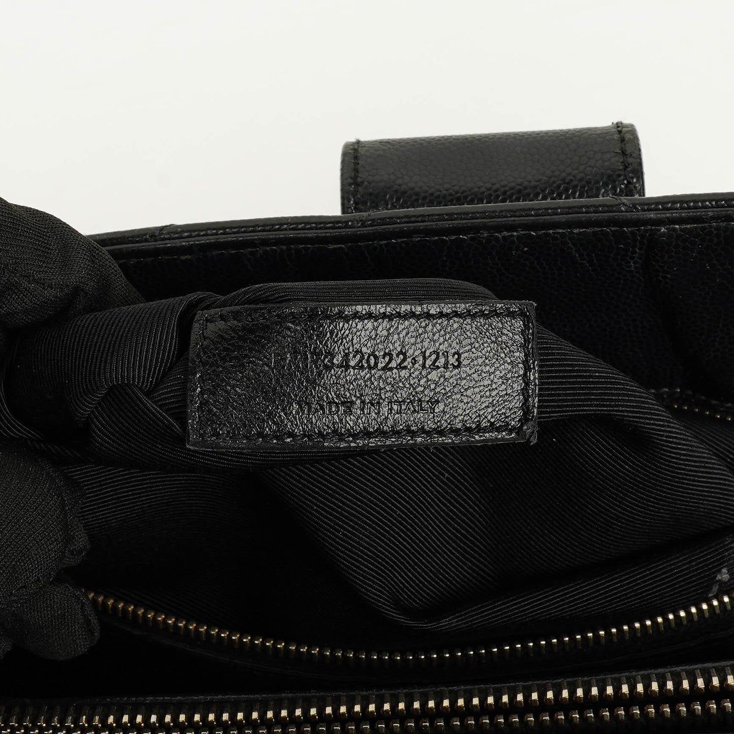 Yves Saint Laurent Classic Shopping Tote aus schwarzem Chevron-gestepptem Leder mit Monogramm