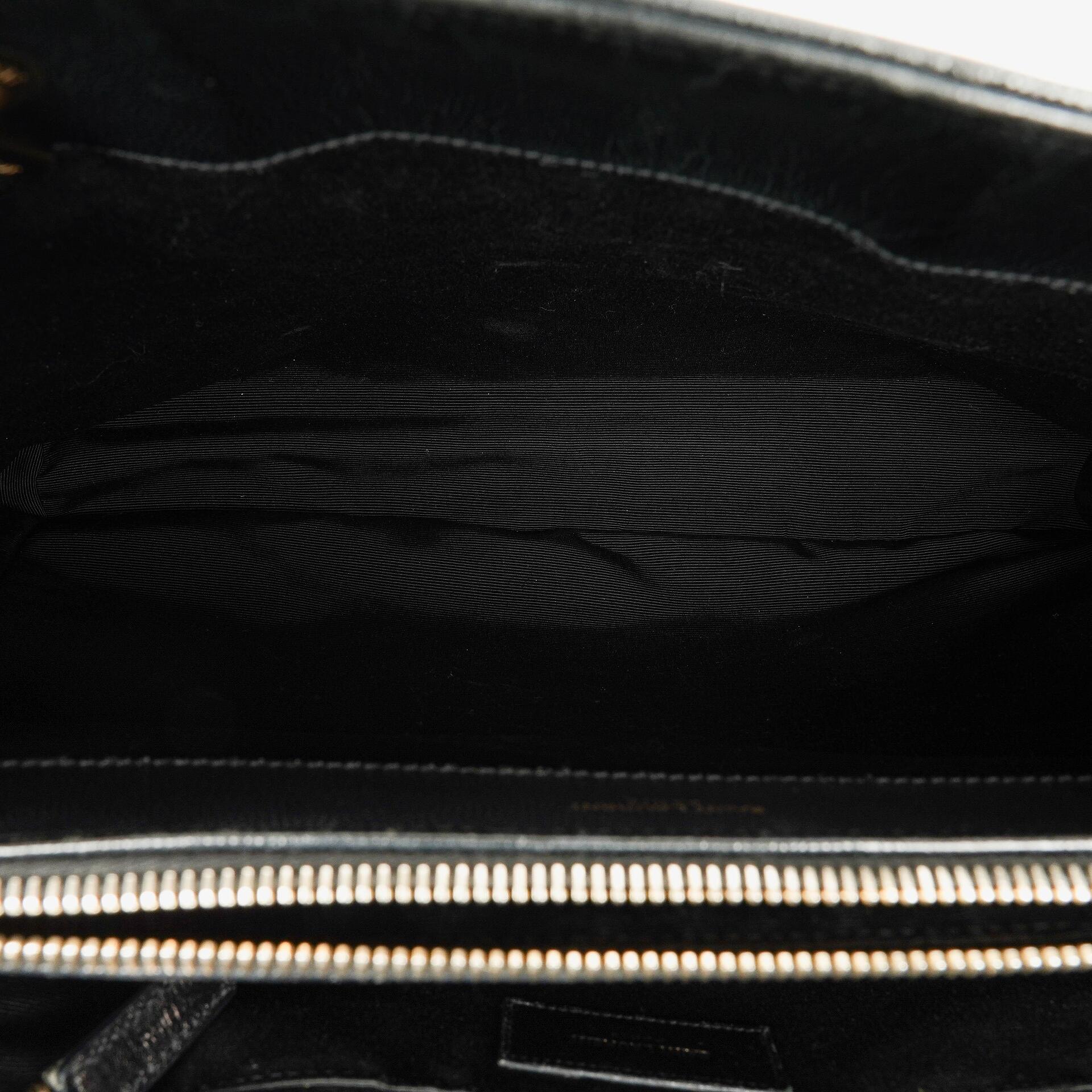 Yves Saint Laurent Classic Shopping Tote aus schwarzem Chevron-gestepptem Leder mit Monogramm