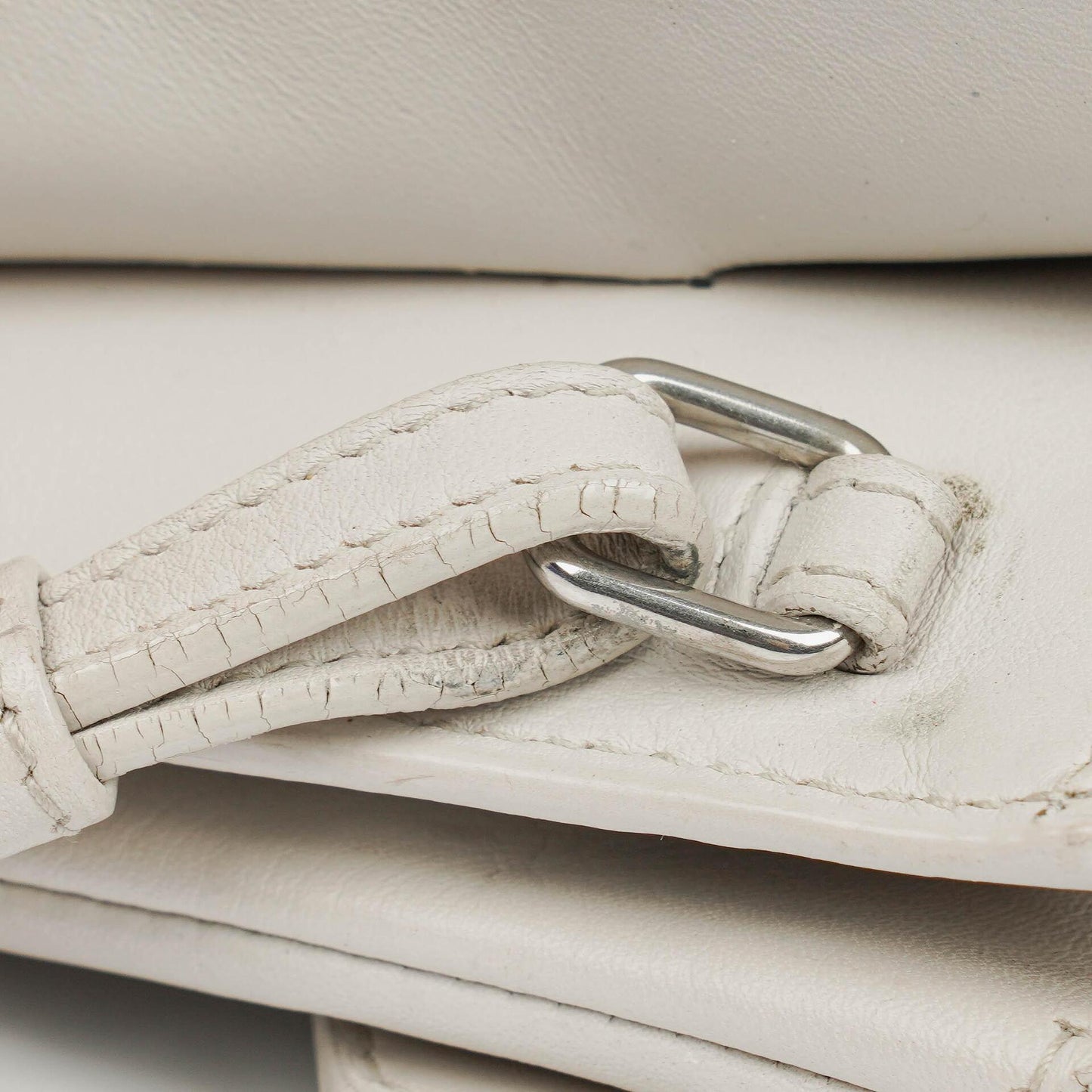 Yves Saint Laurent Pouch Line Mini Crossbody Bag aus grauem Leder
