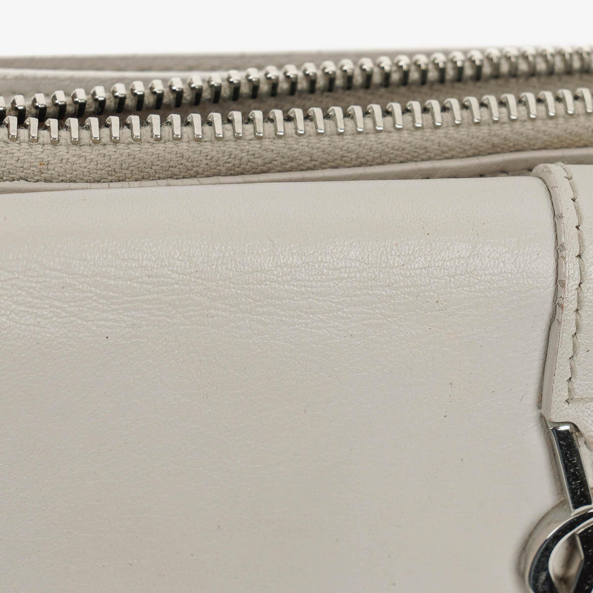 Yves Saint Laurent Pouch Line Mini Crossbody Bag aus grauem Leder