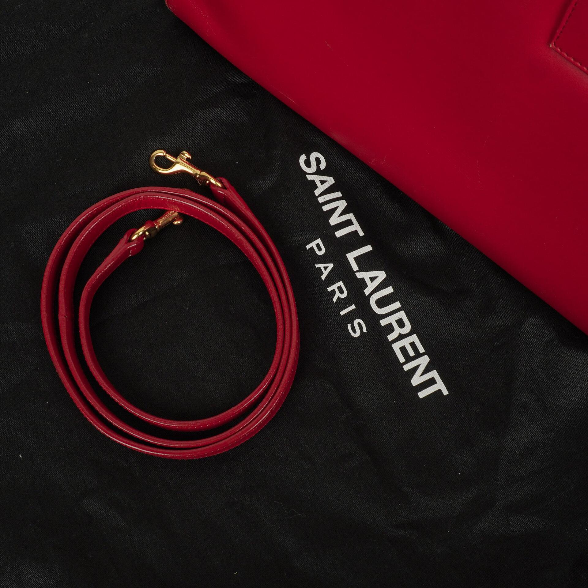 Saint Laurent Kleine Sac de Jour Tasche aus rotem Leder