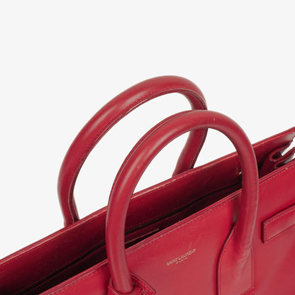 Saint Laurent Kleine Sac de Jour Tasche aus rotem Leder