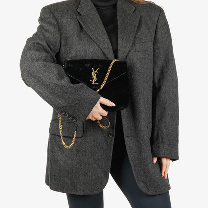 Yves Saint Laurent Kleine Loulou Kettentasche aus Samt mit Y-Stepp-Monogramm
