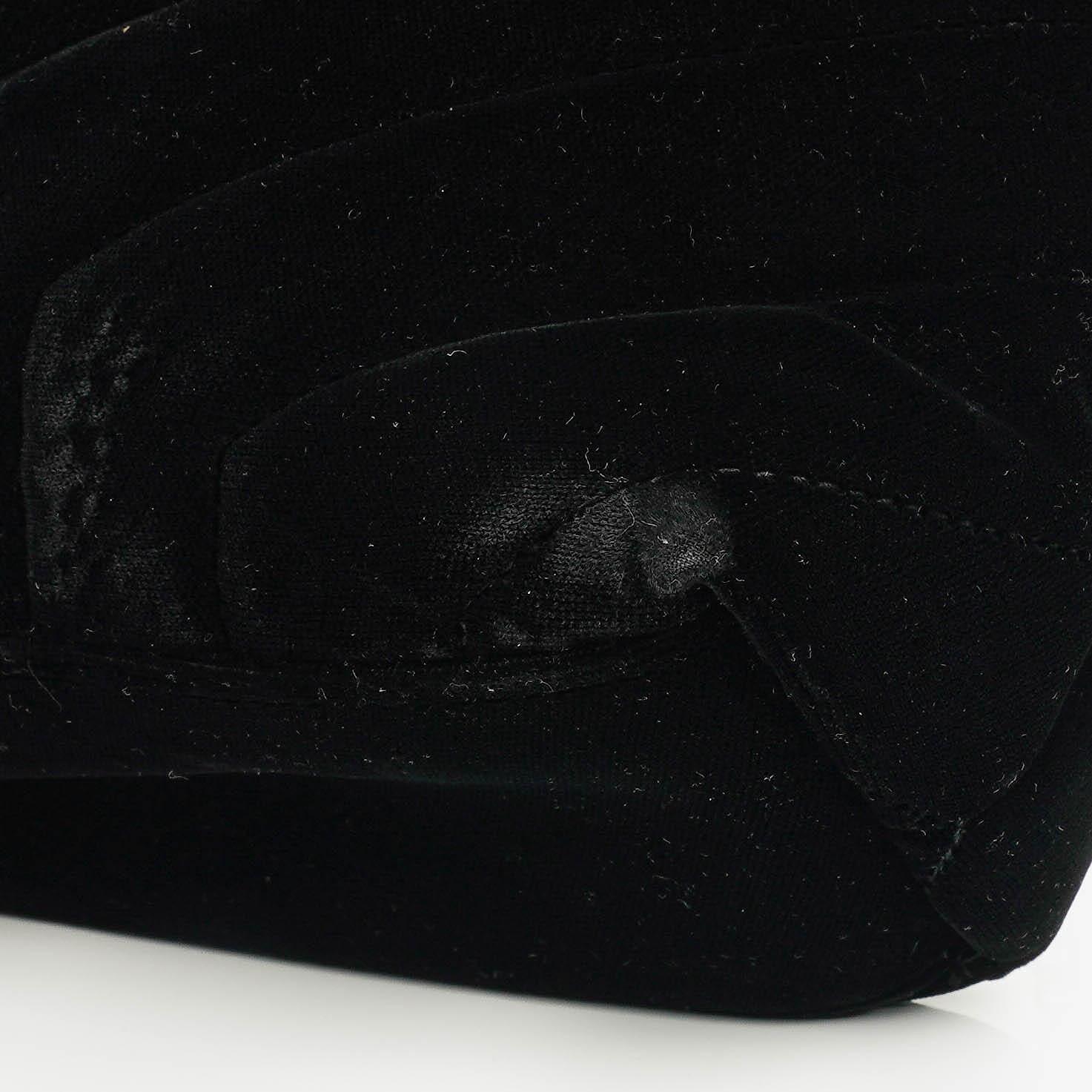 Yves Saint Laurent Kleine Loulou Kettentasche aus Samt mit Y-Stepp-Monogramm