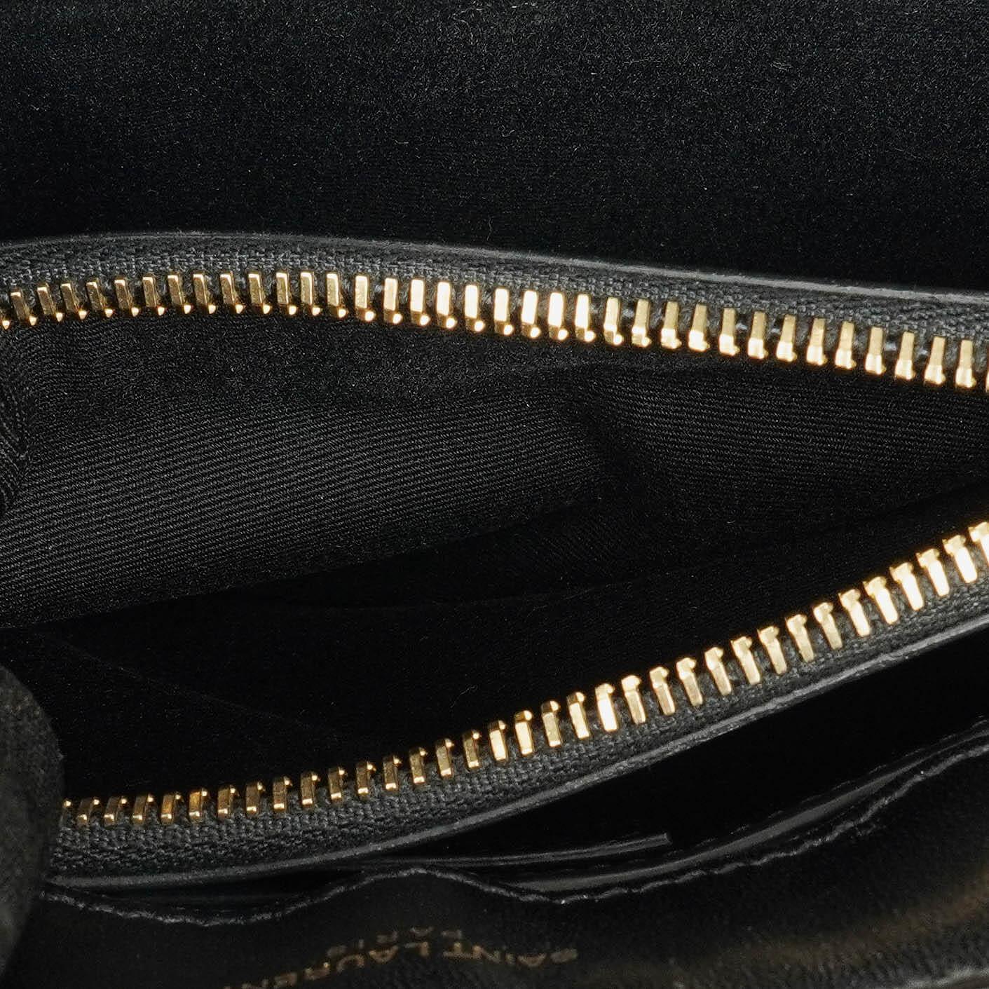 Yves Saint Laurent Kleine Loulou Kettentasche aus Samt mit Y-Stepp-Monogramm