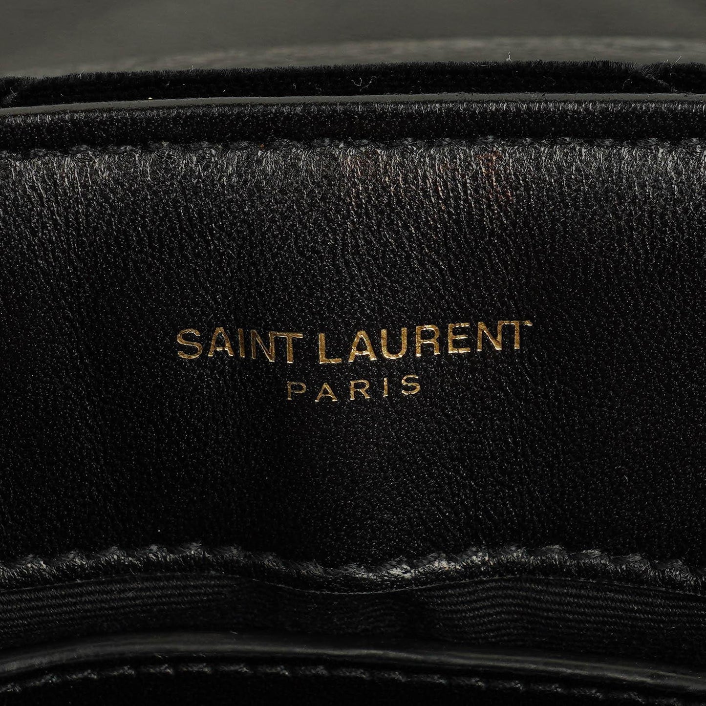 Yves Saint Laurent Kleine Loulou Kettentasche aus Samt mit Y-Stepp-Monogramm
